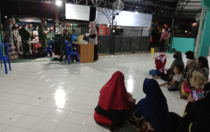 Warga rela antri vaksinasi booster, Rabu (20/4/22)