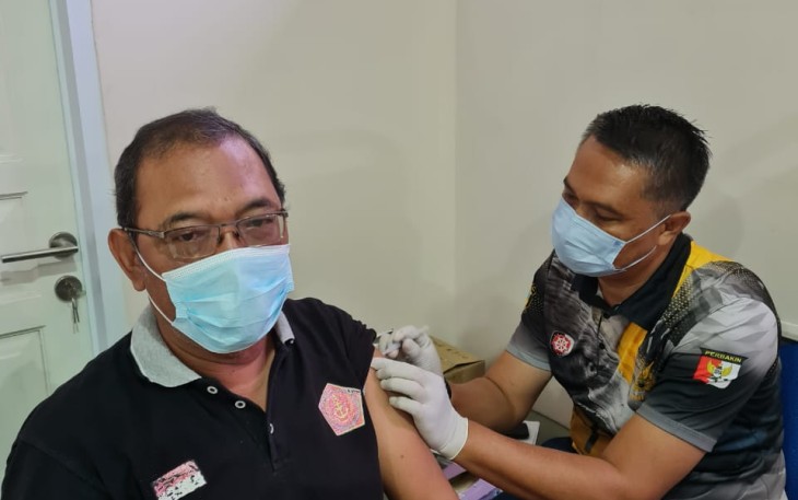 Vaksinasi Booster untuk wartawan di satkes Denma Koopsud 1. Kamis (21/4/22)