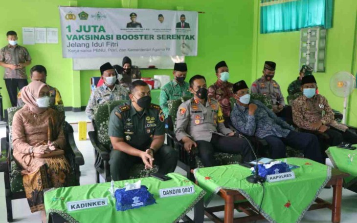Dandim Tulungagung mengikuti Vidcon program 1 juta vaksinasi booster, Kamis (21/4/22)