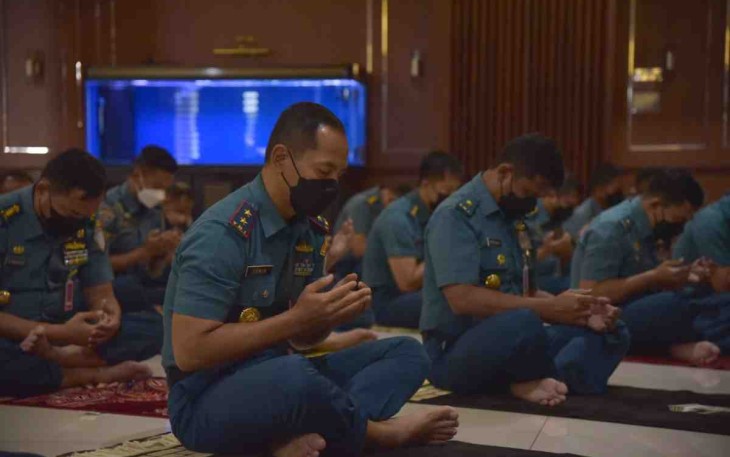 Pangkolinlamil berdoa bersama mengenang musibah KRI Nanggala 402. Kamis (21/4/22)