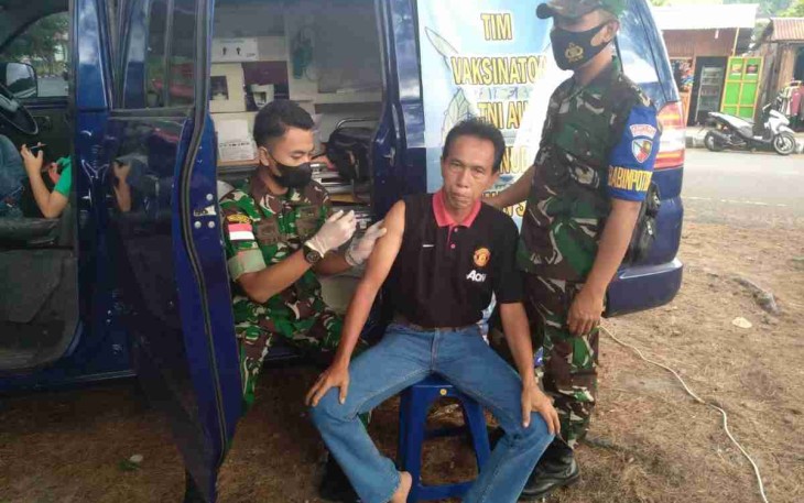 Gerai vaksin jemput bola lanud Maimun Saleh. Selasa (26/4/2022)