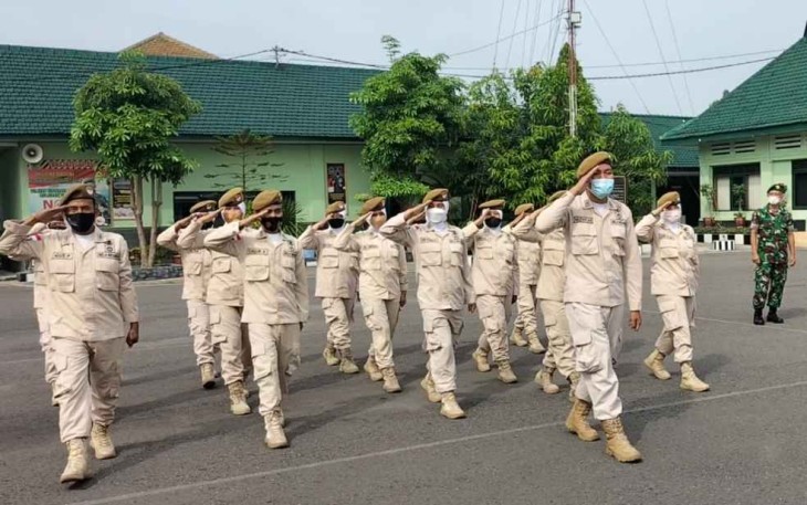 Disiplinkan PNS melalui latihan PBB di Makorem 081/DSJ. Rabu (27/4/2022)