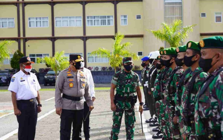 Pangdam Kasuari cek kesiapan pasukan dalam operasi Ketupat Mansinam 2022 di Polda Papua Barat. Rabu (27/4/2022) 