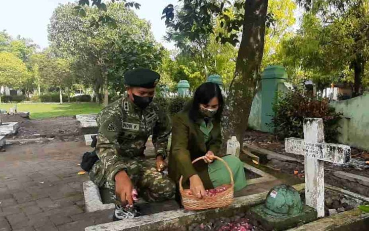 Danyonarmed 12 Kostrad ziarah ke TMP. Rabu (27/4/2022)