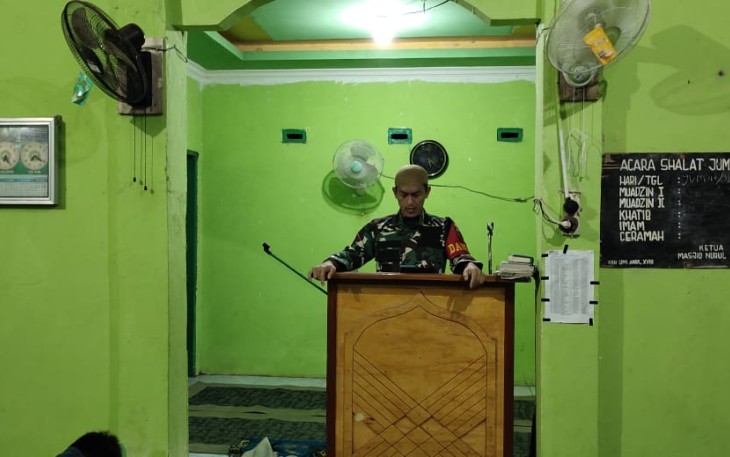 Mari berbuat baik dan beramal, saat Dandim memberikan kultum subuh. Sabtu (30/4/2022)