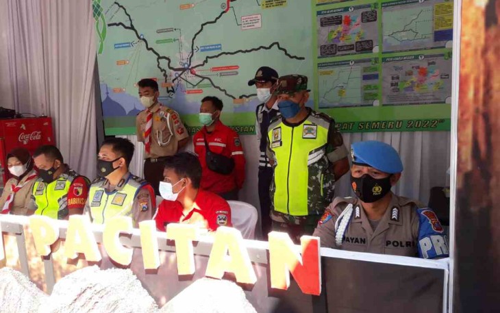 Koramil 01/Pacitan turut serta pengamanan arus mudik lebaran. Minggu (01/05/2022)