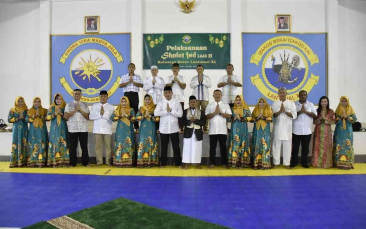 Usai salat id jajaran Lantamal XI foto bersama. Senin (02/05/2022)
