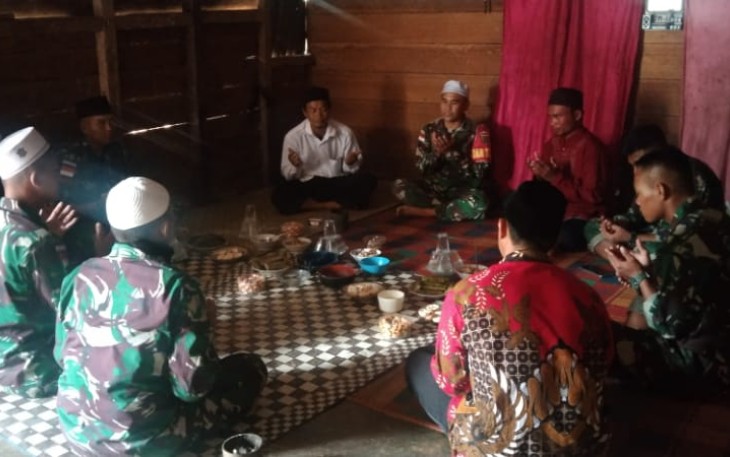 Suasana lebaran mengunjungi rumah warga di perbatasan. Rabu (04/05/2022)