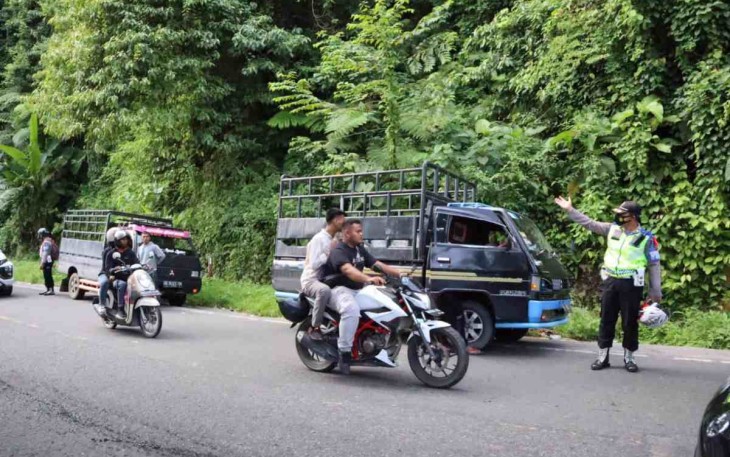 Jalur wisata Medan Brastagi waspada di tikungan Tirtanadi. Kamis (05/05/2022) 
