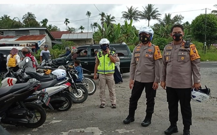 Polisi himbau warga tidak berpergian ke lokasi wisata Berastagi. Kamis (05/05/2022)