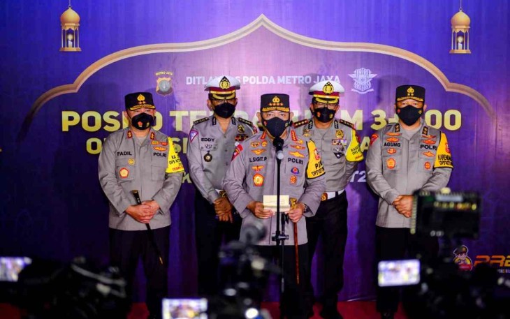 Kapolri saat tinjau pos pengamanan Halim Jakarta. Jum'at (06/05/2022)