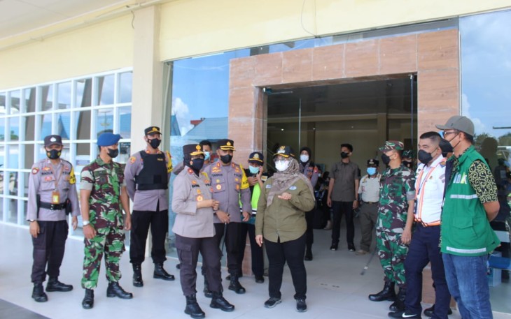 Wakapolda Kalteng saat tinjau pos mudik di pelabuhan penumpang Kotim. Jum'at (06/05/2022)