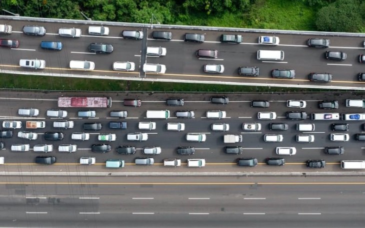 One way di tol Jakarta-Cikampek melalui foto udara. Sabtu (07/05/2022)