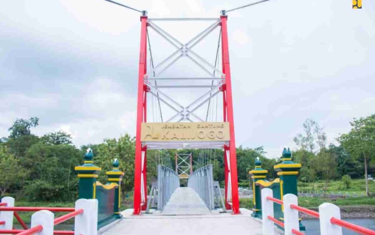 Jembatan gantung Kalijogo di dusun Karangwetan Kabupaten Sleman. Selasa (10/05/2022)