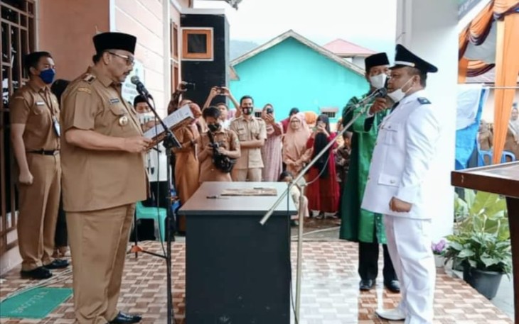 Pelantikan Hendra Gunawan sebagai Wali Nagari Durian Tinggi, oleh Bupati Pasaman, Benny Utama, Selasa (10/5/2022)