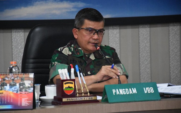 Pangdam I/BB saat memimpin rapat RGB latihan pembinaan petembak di Makodam. Selasa (10/05/2022)