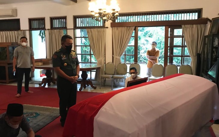 Kasad melayat ke rumah duka di jalan Karangasem Kuningan Jakarta. Rabu (11/05/2022)