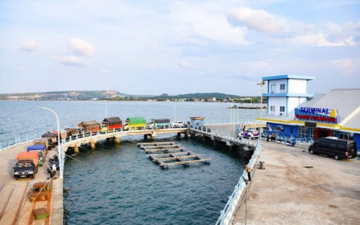 Pelabuhan penyeberangan Paciran Lamongan 
