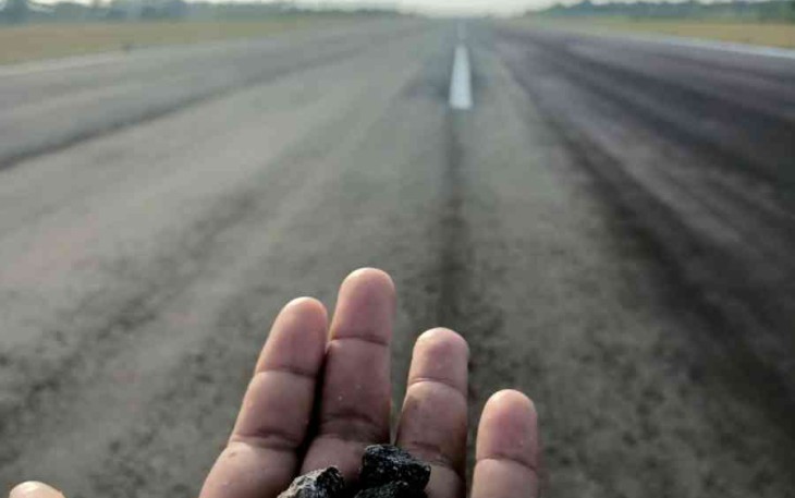 Pembersihan KOBA di landasan pacu lanud MUS. Kamis (12/05/2022)