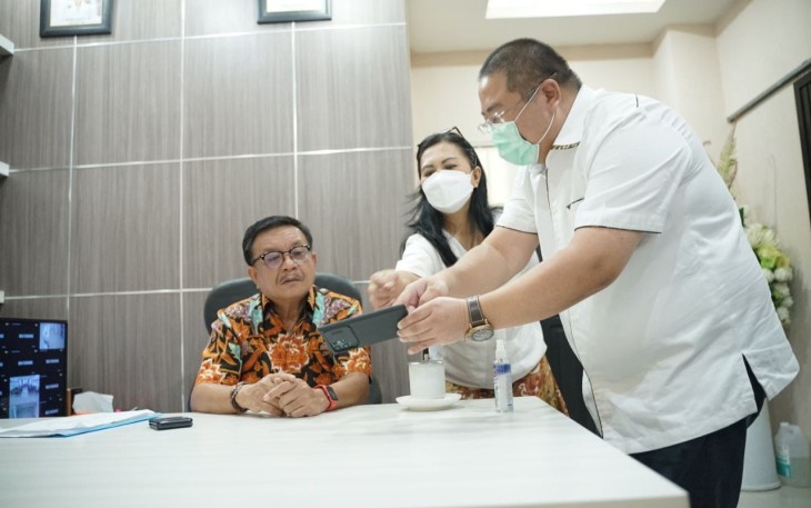 Wali Kota Bitung saat menerima kunjungan Head Marketing PT . Pacific Paint, Kamis (12/5/2022)