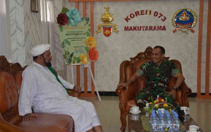 Danrem 073/Mkt menerima kunjungan KH. Abdul Azis