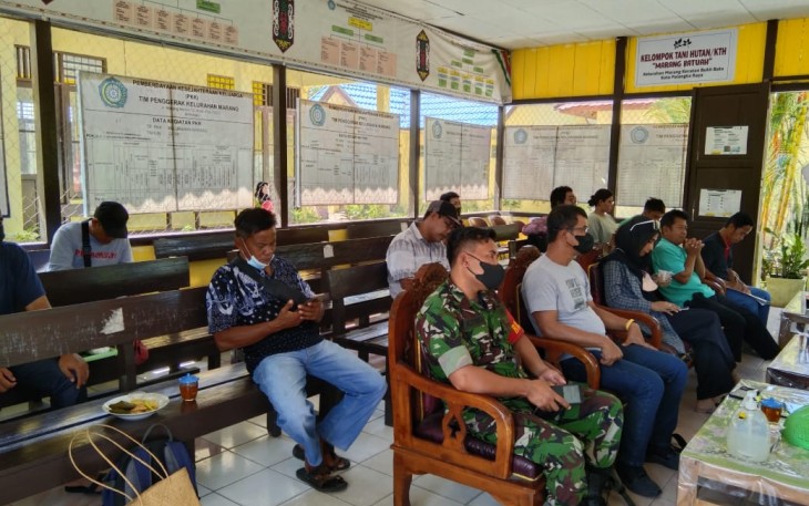 Diskusi tim BNF Rungan dan Sebangau bersama warga Kelurahan Marang, di balai Kelurahan Marang, Jumat (13/5/2022)