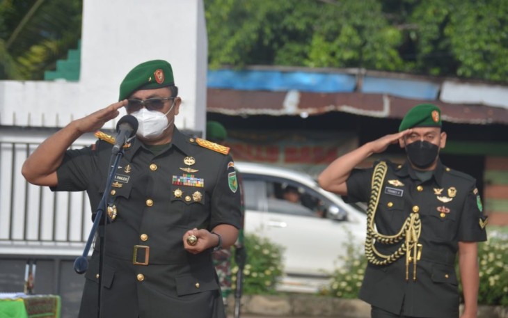 Danrem Merauke saat upacara di TMP Trikora Merauke. Jum'at (13/05/2022)