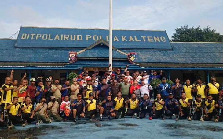 Foto bersama usai melaksanakan sepeda santai. Jum'at (13/05/2022)