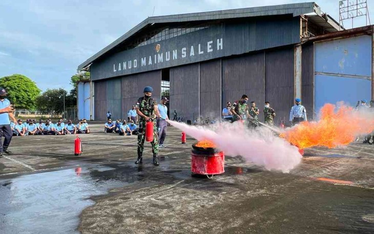Personel lanud MUS latihan pemadam kebakaran. Jum'at (13/05/2022)