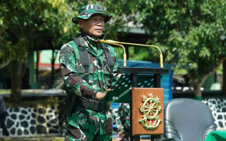 Kasdivif 2 Kostrad saat memberikan arahan latihan pratugas di Bondowoso. Sabtu (14/05/2022)