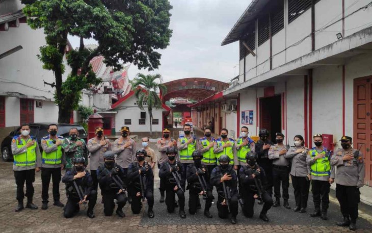 Personel Polrestabes Medan siap amankan perayaan Waisak. Senin (16/05/2022)
