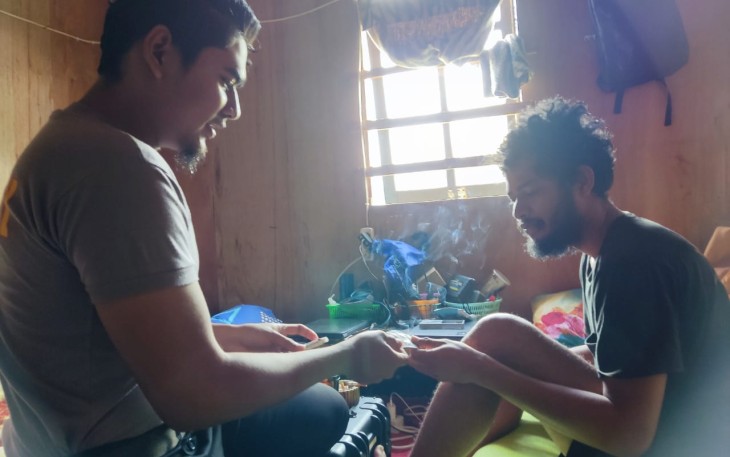 Sambangi rumah warga berikan pengobatan gratis. Senin (16/06/2022)