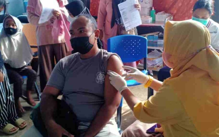 Antusias warga desa Bukit Pariaman mengikuti vaksinasi. Selasa (17/05/2022)