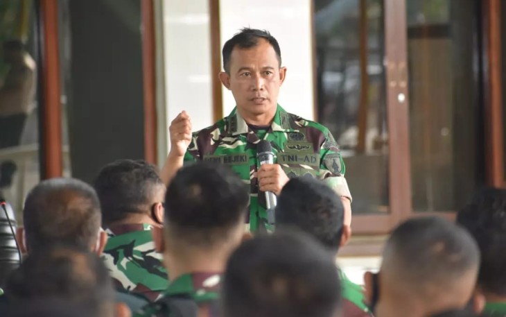 Danrem 081/DSJ saat memberikan jamdan. Selasa (17/05/2022)