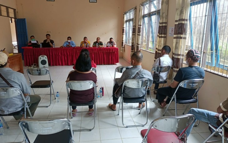 Verifikasi berkas pembebasan kompensasi ROW Saluran Udara Tegangan Tinggi (SUTT) 150 kV PT. PLN (Persero) jalur Kasongan - Kuala Kurun di Desa Linau, Rabu (18/5/2022)