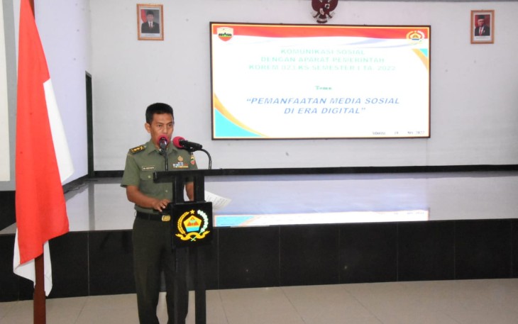 Letkol Inf Edi Herianto saat membuka komsos bersama aparat pemerintah daerah. Kamis (19/05/2022)