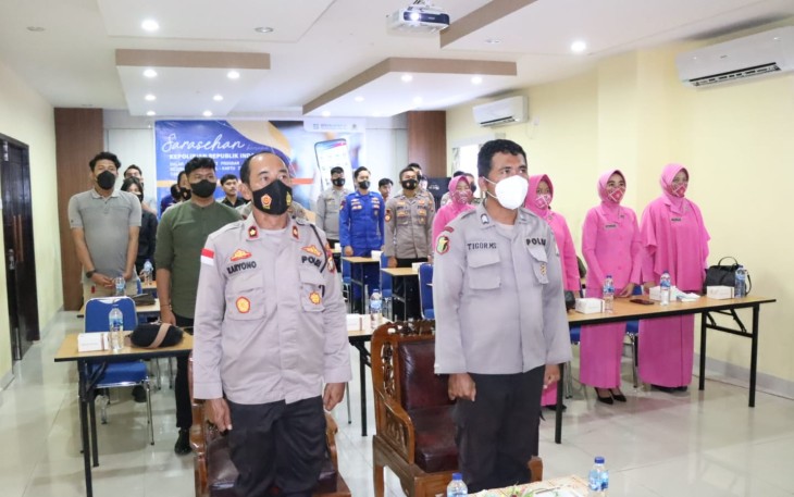 Jajaran Polres Lingga saat mengikuti Sosialisasi BPJS secara Virtual, Kamis (19/5/2022)