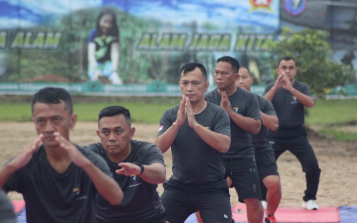 Senam bersama para Komandan Satuan dalam rangka Apel Komandan Satuan TNI AD Tersebar Tahun 2022, di Wilayah Kodam XII Tanjungpura, Jumat (20/5/2022)