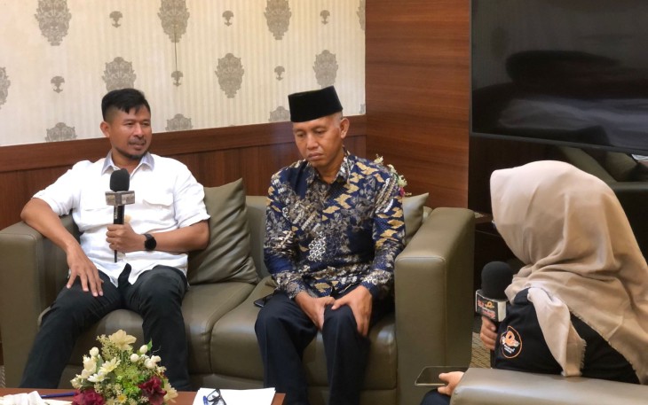 Ketua DPRD Kota Batam, Nuryanto, saat menerima masyarakat Kota Batam yang tergabung dalam Asosiasi Hewan Ternak Kota Bata, Mustofa, (foto: Ist)