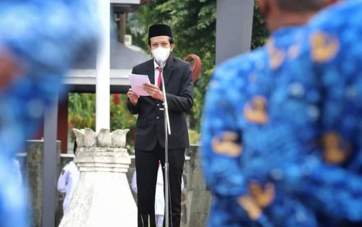 Wakil Bupati Trenggalek, Syah Muhamad Natanegara, saat memimpin Upacara dalam rangka Harkitnas Tahun 2022, di Alun - Alun, Jum'at (20/5/2022).