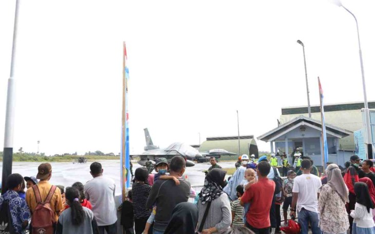 F-16 Fighting Falcon turut meriahkan Gebyar Dirgantara 2022 di Lanud Manuhua Biak. Jum'at (20/05/2022)
