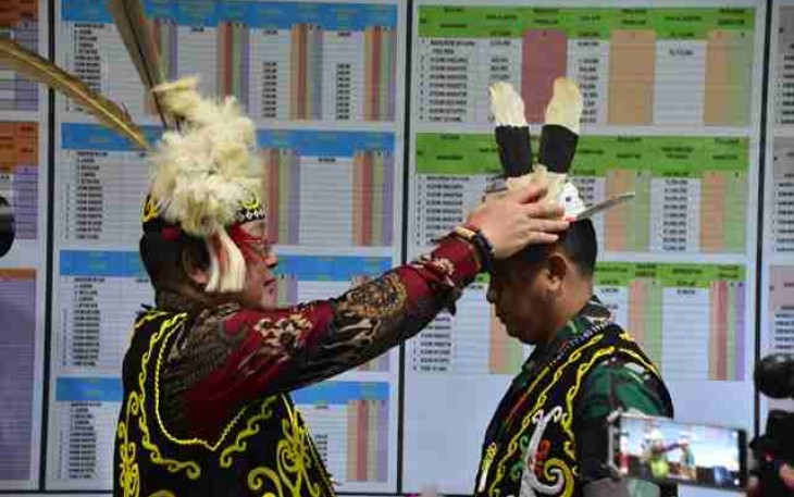 Anugrah gelar kehormatan adat Dayak kenyah