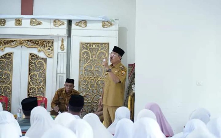 Bupati Labusel, saat membuka acara manasik ratusan calon jamaah haji, Selasa (24/5/2022).