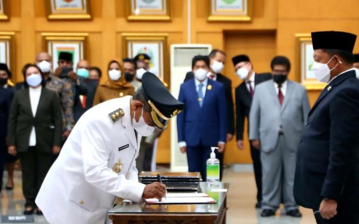 Mendagri saat melantik penjabat daerah Papua di Jakarta 