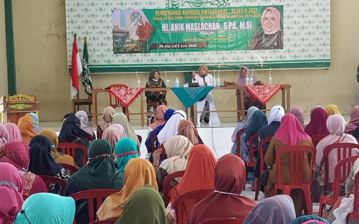 Wakil Ketua DPRD Jatim, Anik Maslachah, saat Reses II di Kantor MWC NU Tarik, Kabupaten Sidoarjo, Sabtu (4/6/2022).