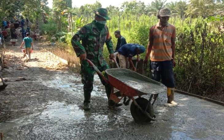 Serda Suparto gotong royong bangun akses jalan