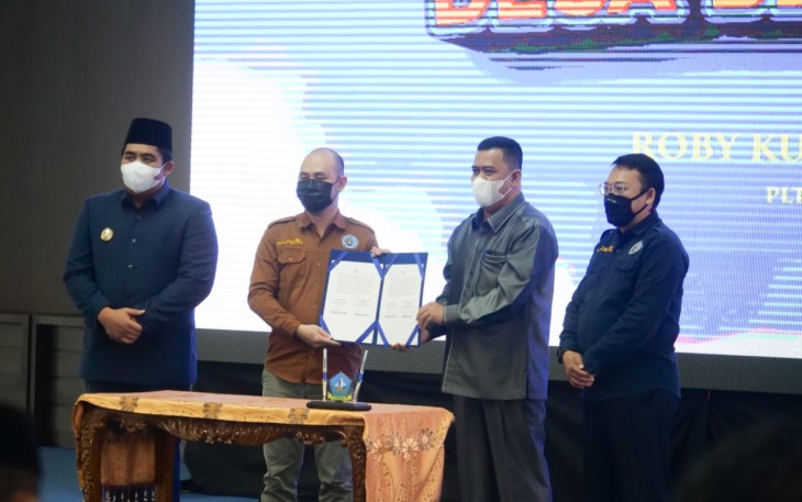 Launching program Bintan Desa Bersarjana, di aula Kantor Bupati Bintan, Senin (6/6/2022) pagi.