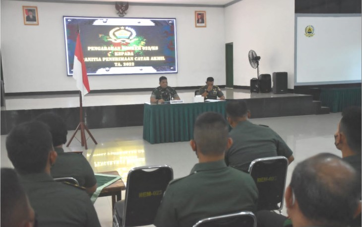 Danrem saat memberikan arahan panitia catar Akmil
