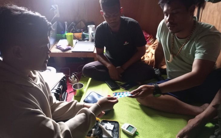 Satgas Gakkum cek kesehatan dari Tim medis Satgas Damai Cartenz 