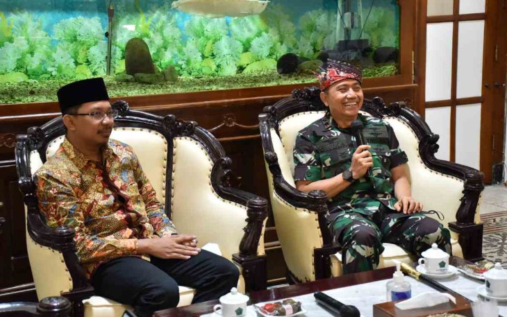 Danpuspenerbal saat silaturahmi dengan Bupati Sidoarjo 
